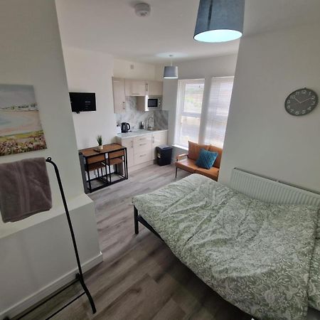 Brand New Studio Flat With Private Bathroom Northampton Exterior foto