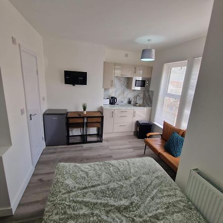 Brand New Studio Flat With Private Bathroom Northampton Exterior foto